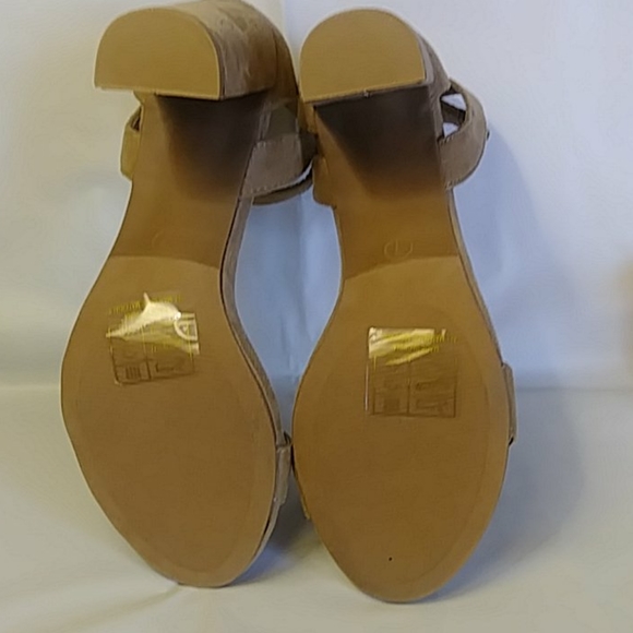 ANNA Trask-5-FC chunky heeled ankle strap sandal. Size 7. Slighth neel flaw. - Picture 5 of 8